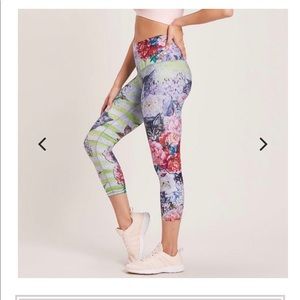 Niyama Sol 7/8 Cat-tastic leggings.